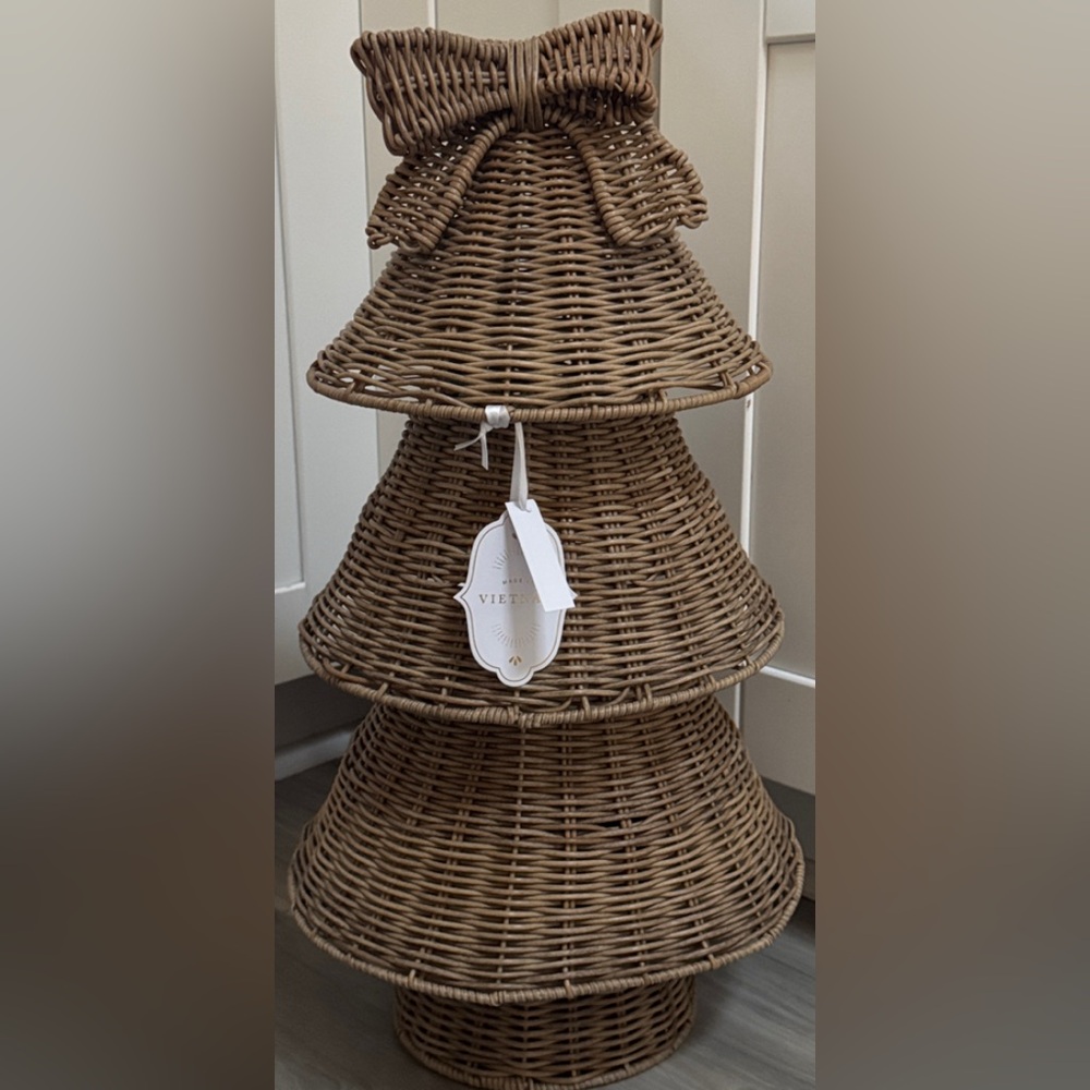 Christmas Rattan Tree Design. Woven design. With Bow. Brand New.